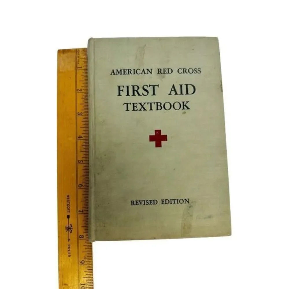 1945 American Red Cross First Aid Textbook & First-Aid Suggestion‎ Booklet VTG